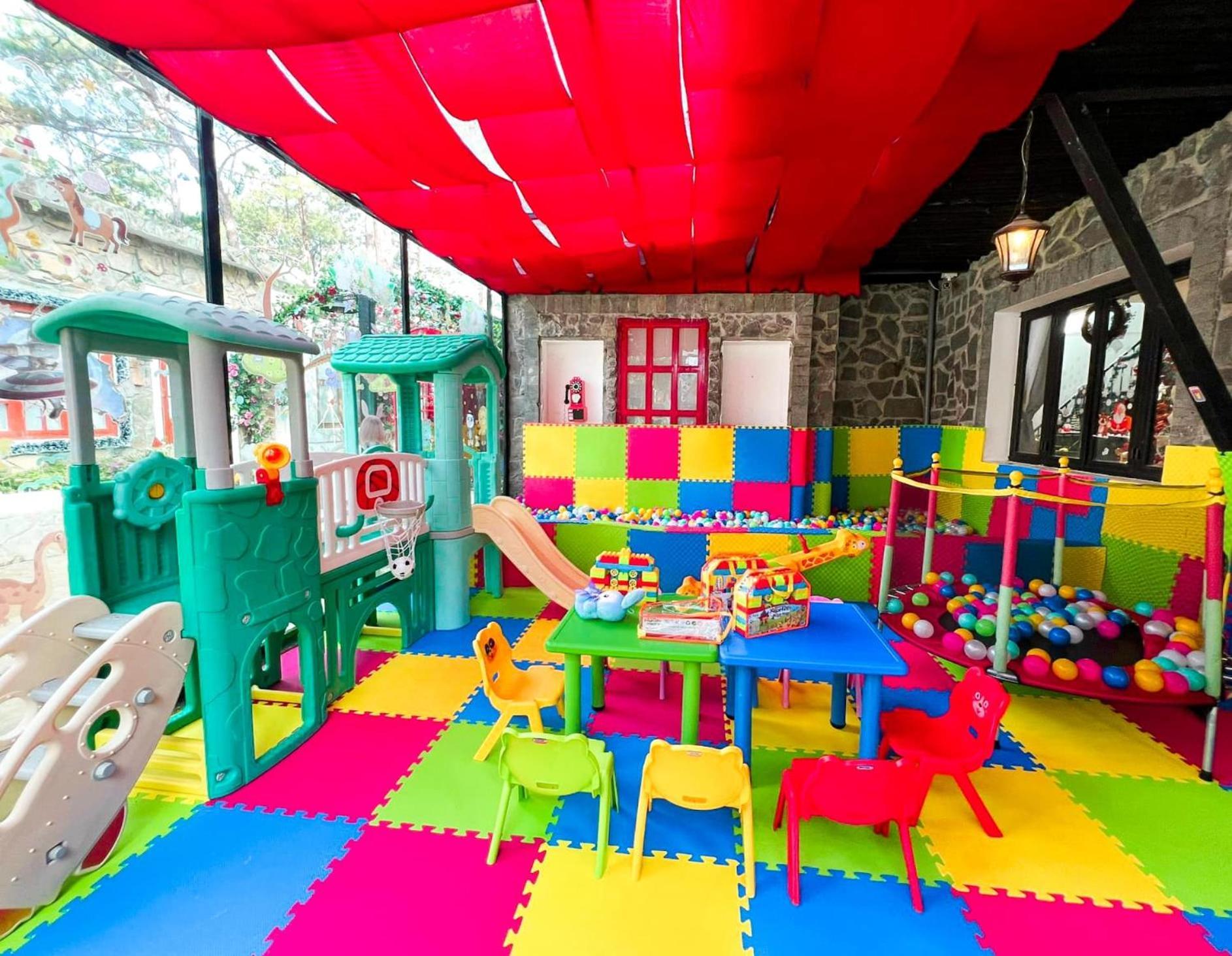 De Vivre Homestay Mang Den Kon Von Kla Esterno foto
